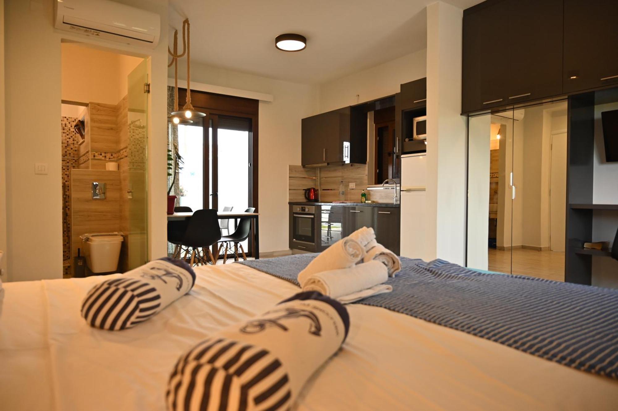 Small For 2 With View Lourdata (Kefalonia)